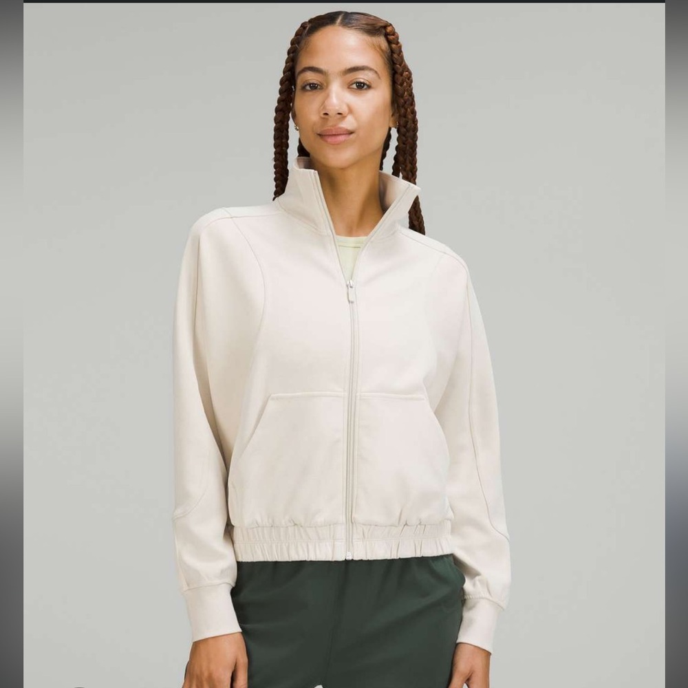Lululemon Brushed Softstreme Funnel-Neck Zip Up
Natural Ivory